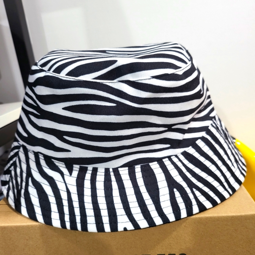 Zebra bucket hat